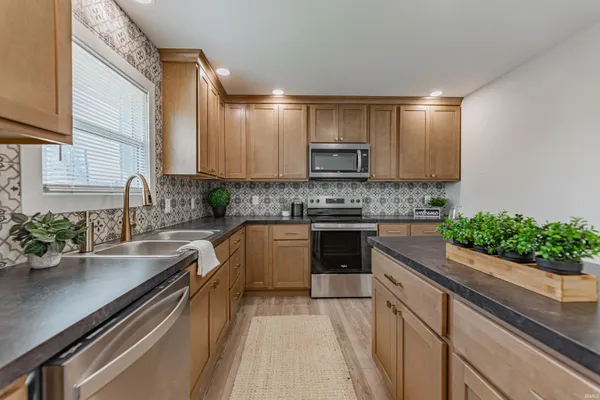 $1,695 | 911 Mayfair Drive, Boonville, IN 47601
