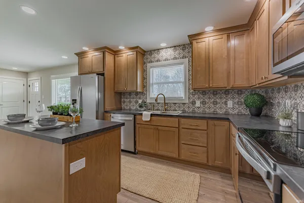 $1,695 | 911 Mayfair Drive, Boonville, IN 47601