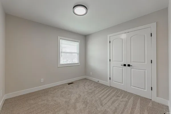 $1,695 | 911 Mayfair Drive, Boonville, IN 47601