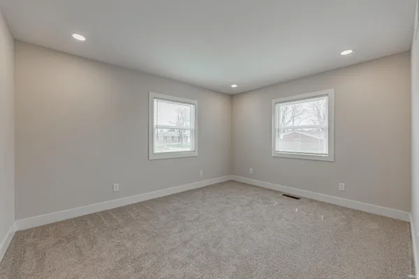 $1,695 | 911 Mayfair Drive, Boonville, IN 47601