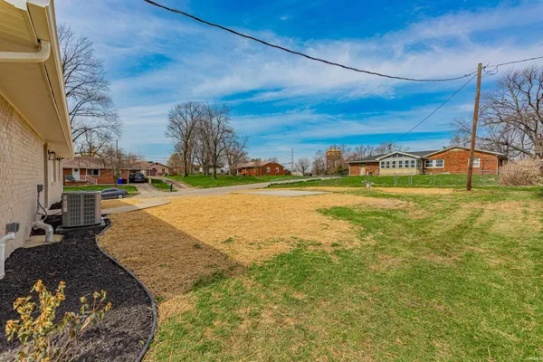 $1,695 | 911 Mayfair Drive, Boonville, IN 47601