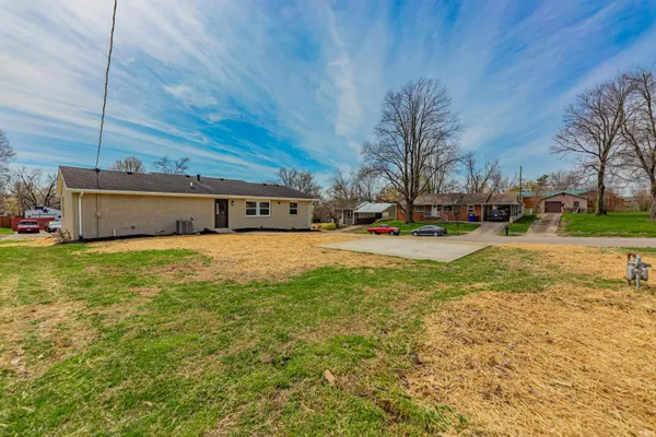 $1,695 | 911 Mayfair Drive, Boonville, IN 47601
