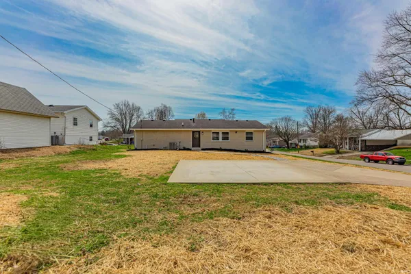 $1,695 | 911 Mayfair Drive, Boonville, IN 47601