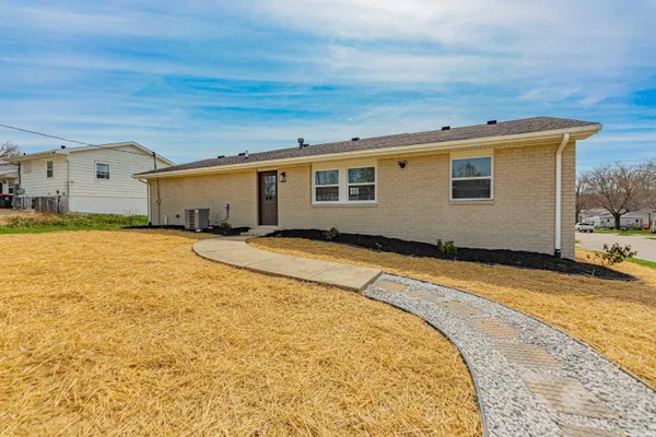 $1,695 | 911 Mayfair Drive, Boonville, IN 47601