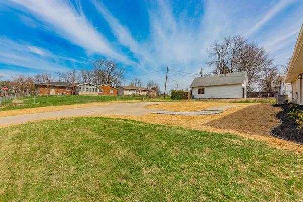 $1,695 | 911 Mayfair Drive, Boonville, IN 47601
