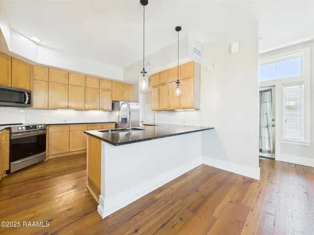 $395,000 | 1127 Camellia Boulevard, Unit H1, Lafayette, LA 70508