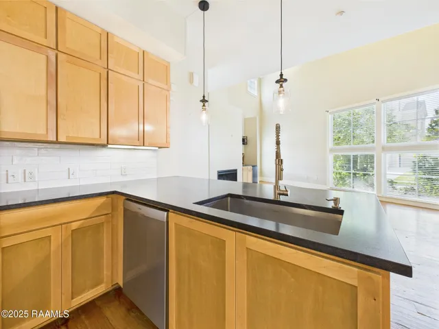 $395,000 | 1127 Camellia Boulevard, Unit H1, Lafayette, LA 70508