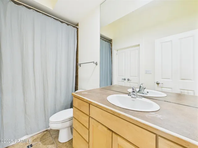 $395,000 | 1127 Camellia Boulevard, Unit H1, Lafayette, LA 70508