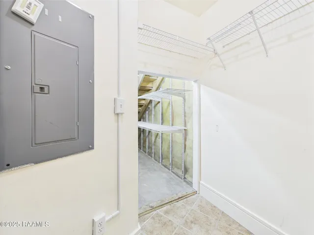 $395,000 | 1127 Camellia Boulevard, Unit H1, Lafayette, LA 70508