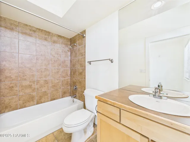 $395,000 | 1127 Camellia Boulevard, Unit H1, Lafayette, LA 70508