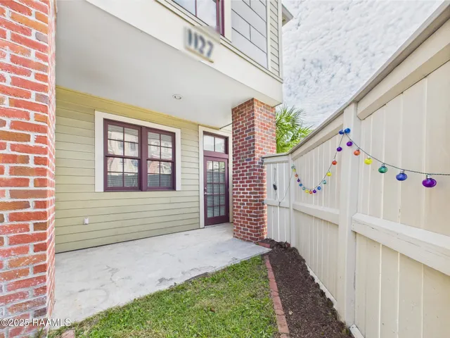 $395,000 | 1127 Camellia Boulevard, Unit H1, Lafayette, LA 70508