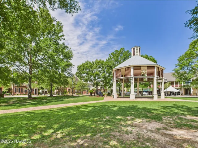 $395,000 | 1127 Camellia Boulevard, Unit H1, Lafayette, LA 70508