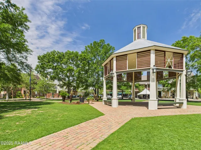 $395,000 | 1127 Camellia Boulevard, Unit H1, Lafayette, LA 70508