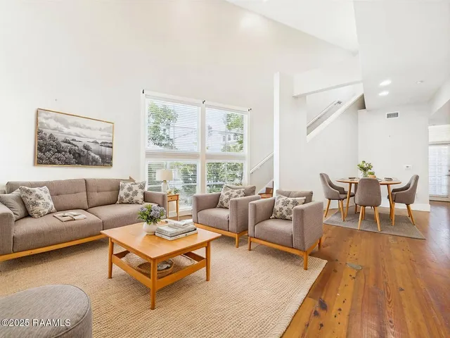 $395,000 | 1127 Camellia Boulevard, Unit H1, Lafayette, LA 70508