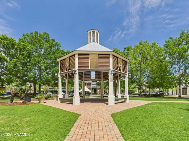 $395,000 | 1127 Camellia Boulevard, Unit H1, Lafayette, LA 70508