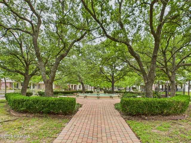 $395,000 | 1127 Camellia Boulevard, Unit H1, Lafayette, LA 70508