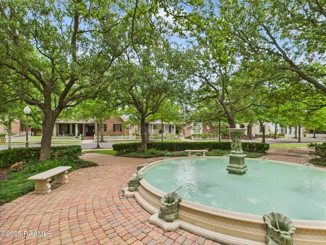 $395,000 | 1127 Camellia Boulevard, Unit H1, Lafayette, LA 70508