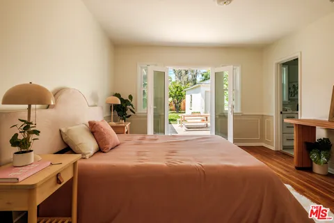$1,099,000 | 239 West Fairview Boulevard, Inglewood, CA 90302