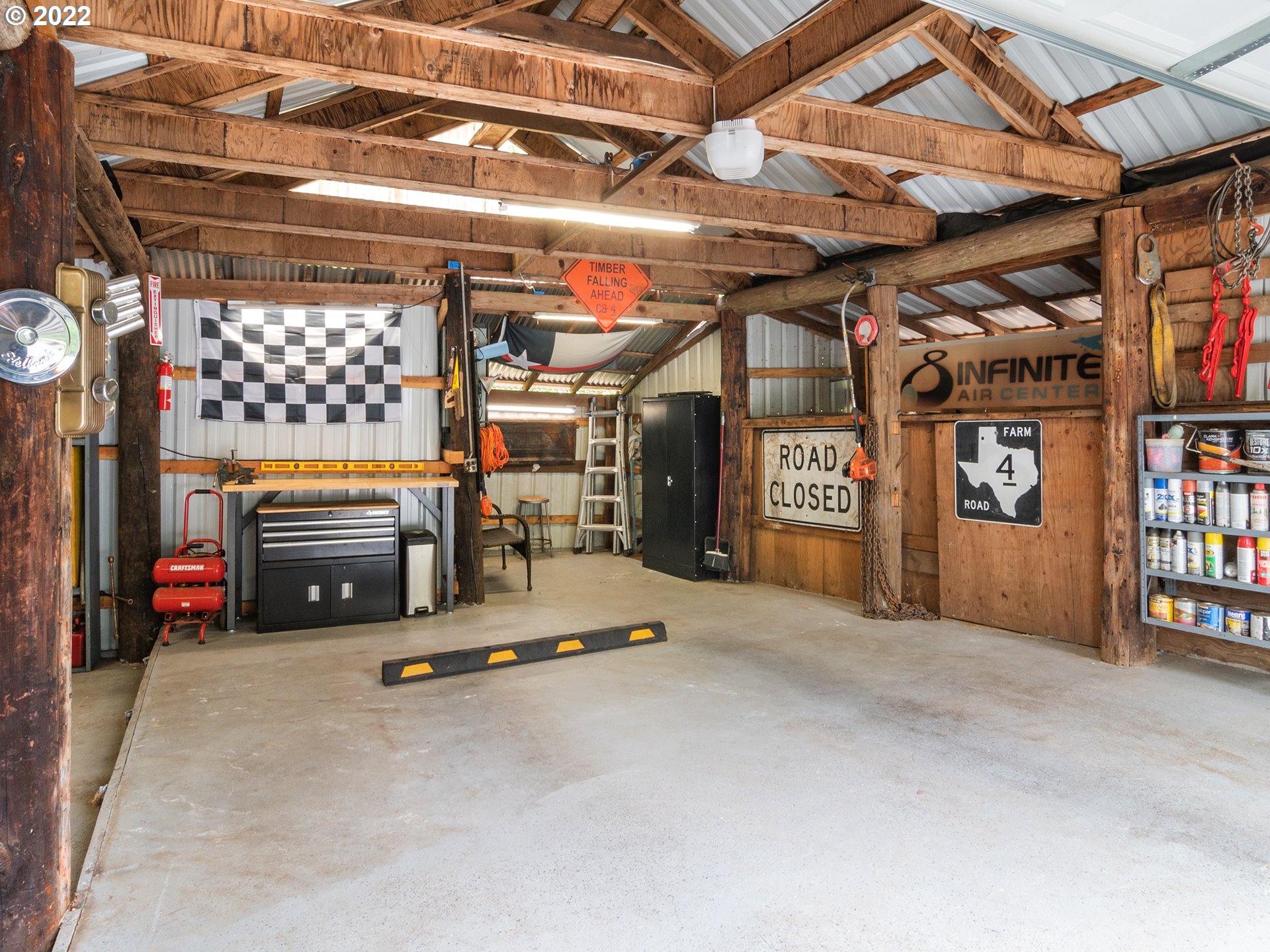 37195 Tree Farm Road Springfield, OR 97478 - Photo 26 of 32 Garage