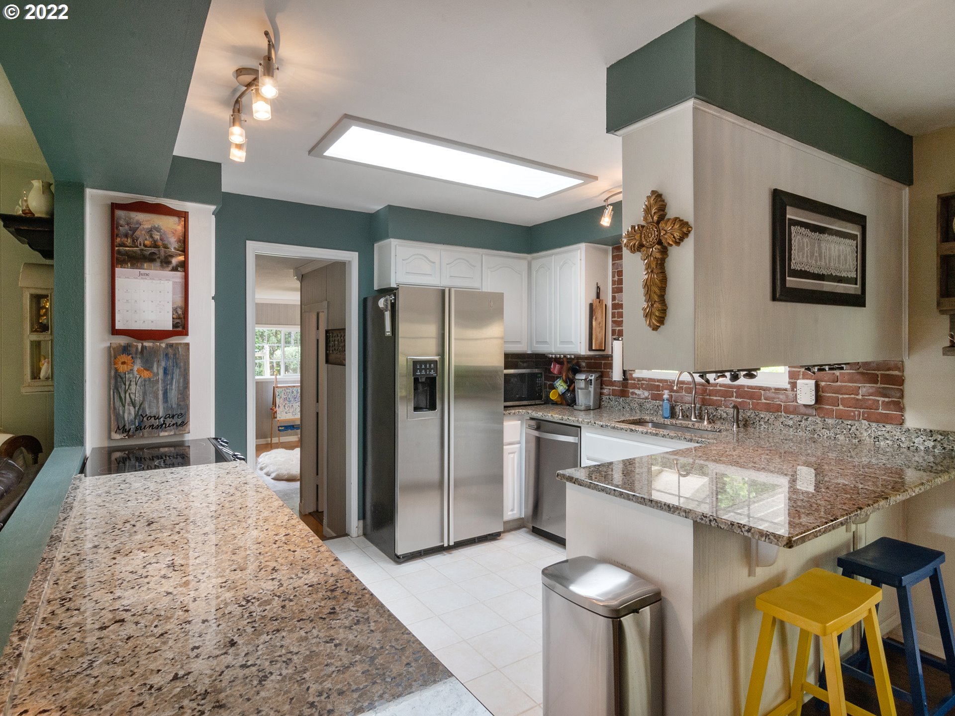 37195 Tree Farm Road Springfield, OR 97478 - Photo 6 of 32 Kitchen