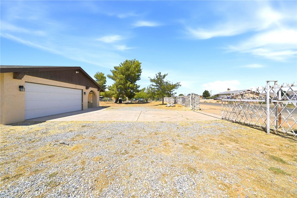 15946 Ute Road Apple Valley, CA 92307 - Photo 3 of 50 Gallery Image 3