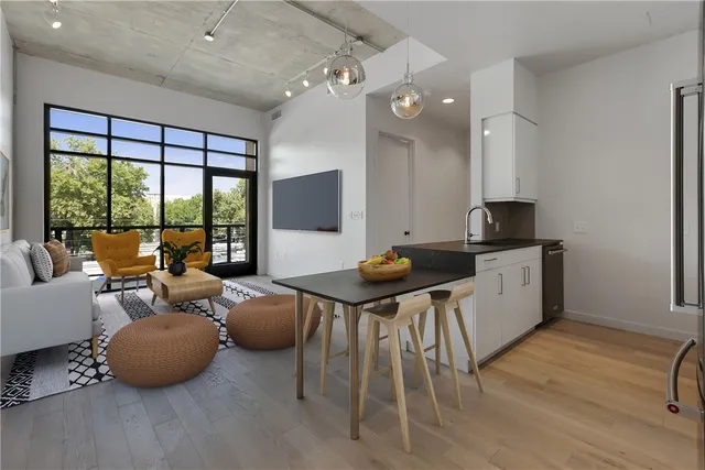 $2,550 | 1501 East 4th Street, Unit 201, Austin, TX 78702