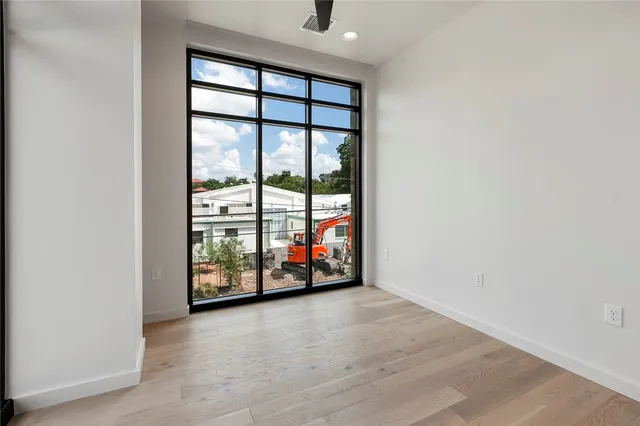 $2,550 | 1501 East 4th Street, Unit 201, Austin, TX 78702