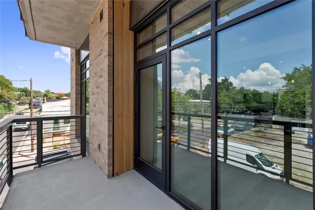 $2,550 | 1501 East 4th Street, Unit 201, Austin, TX 78702