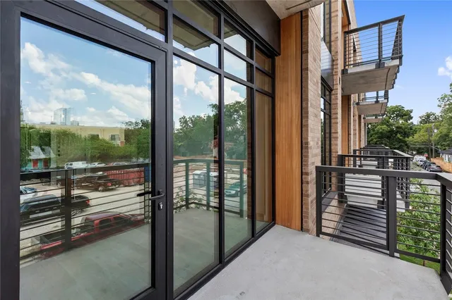 $2,550 | 1501 East 4th Street, Unit 201, Austin, TX 78702