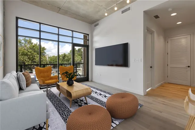 $2,550 | 1501 East 4th Street, Unit 201, Austin, TX 78702