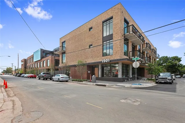 $2,550 | 1501 East 4th Street, Unit 201, Austin, TX 78702