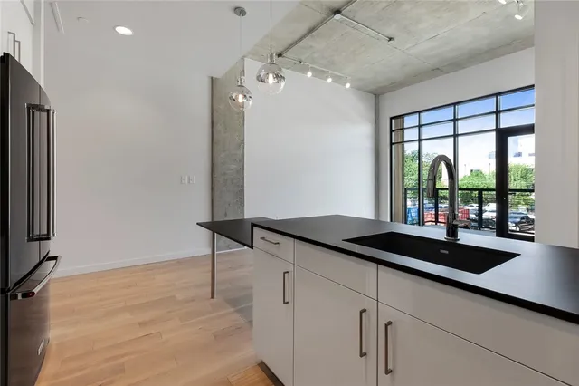 $2,550 | 1501 East 4th Street, Unit 201, Austin, TX 78702
