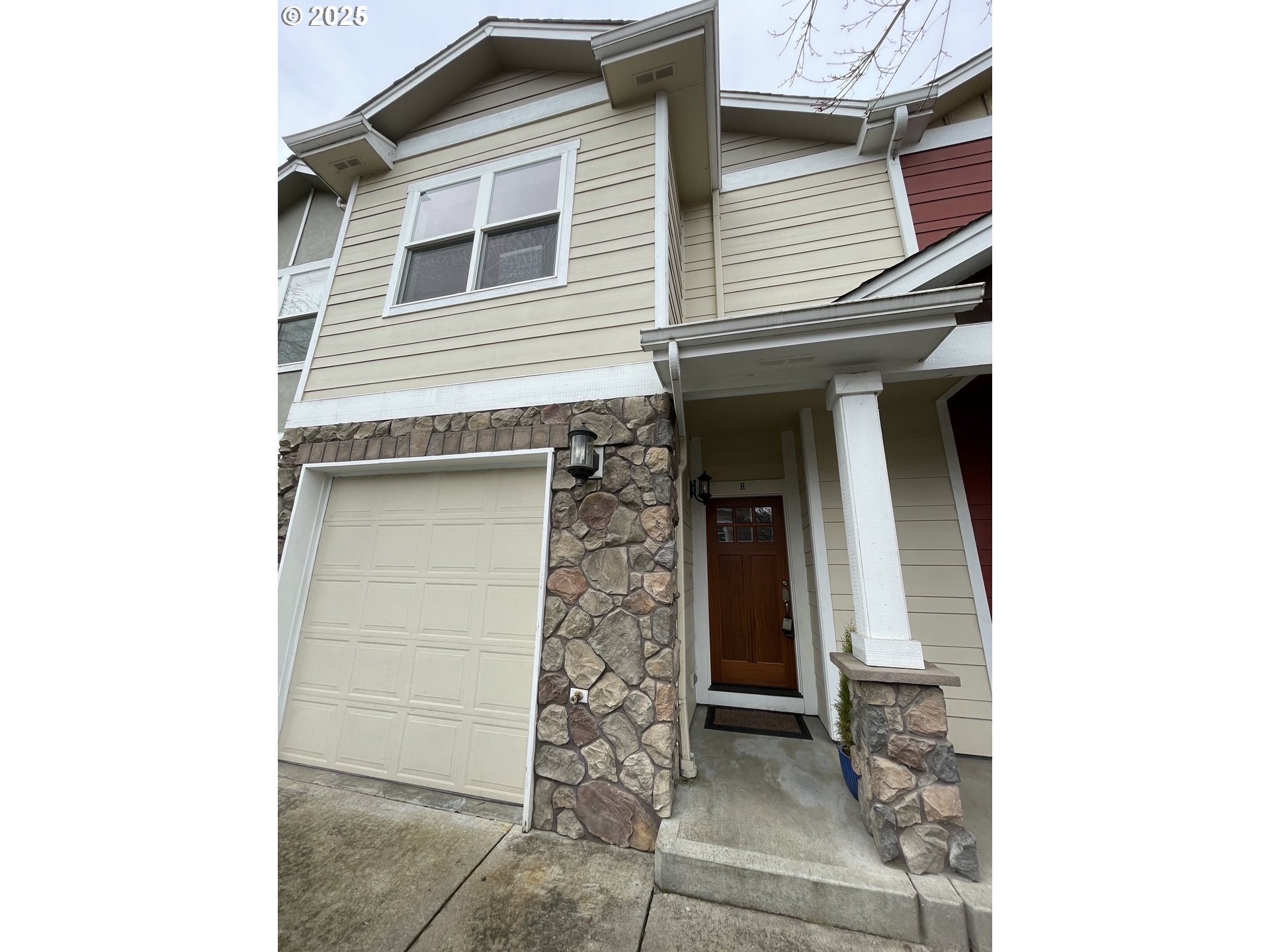 211 Silver Street, Unit 2H Silverton, OR 97381 - Photo 2 of 31