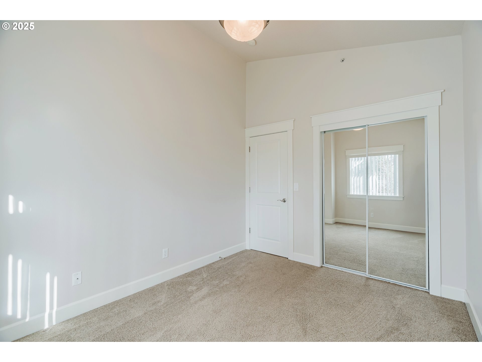 211 Silver Street, Unit 2H Silverton, OR 97381 - Photo 23 of 31