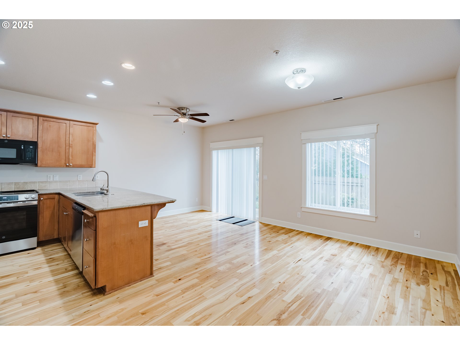 211 Silver Street, Unit 2H Silverton, OR 97381 - Photo 24 of 31