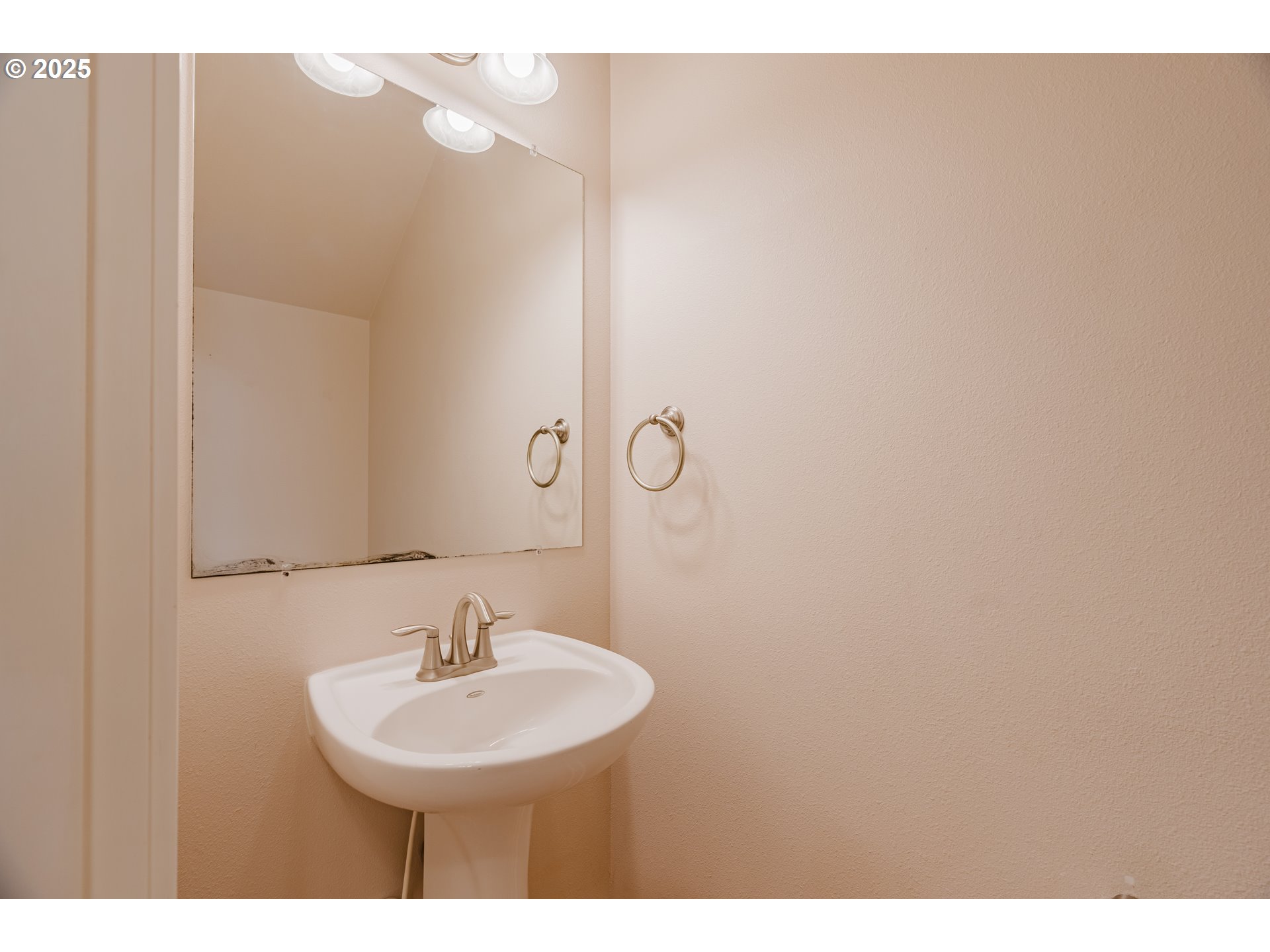 211 Silver Street, Unit 2H Silverton, OR 97381 - Photo 28 of 31