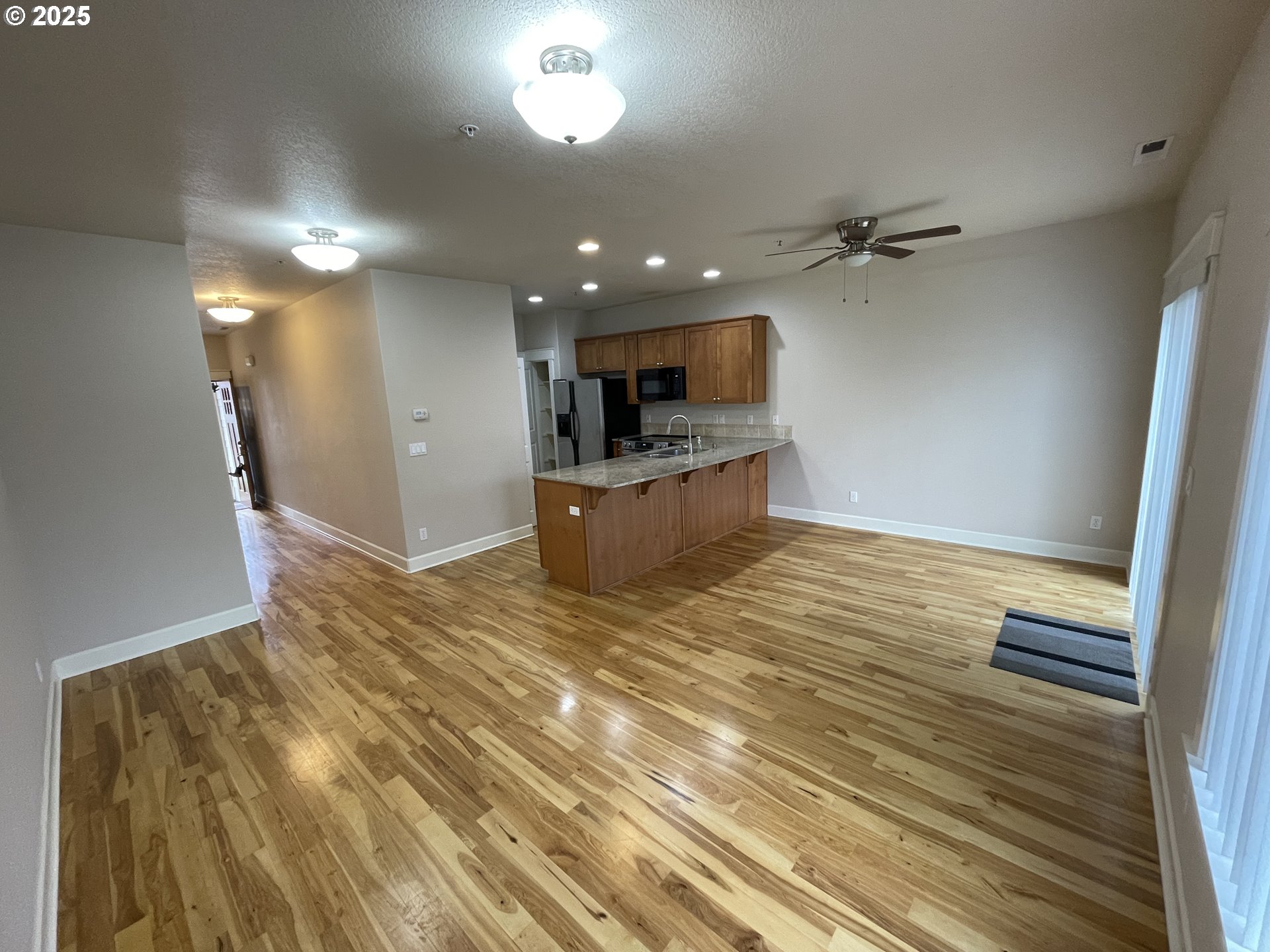 211 Silver Street, Unit 2H Silverton, OR 97381 - Photo 4 of 31