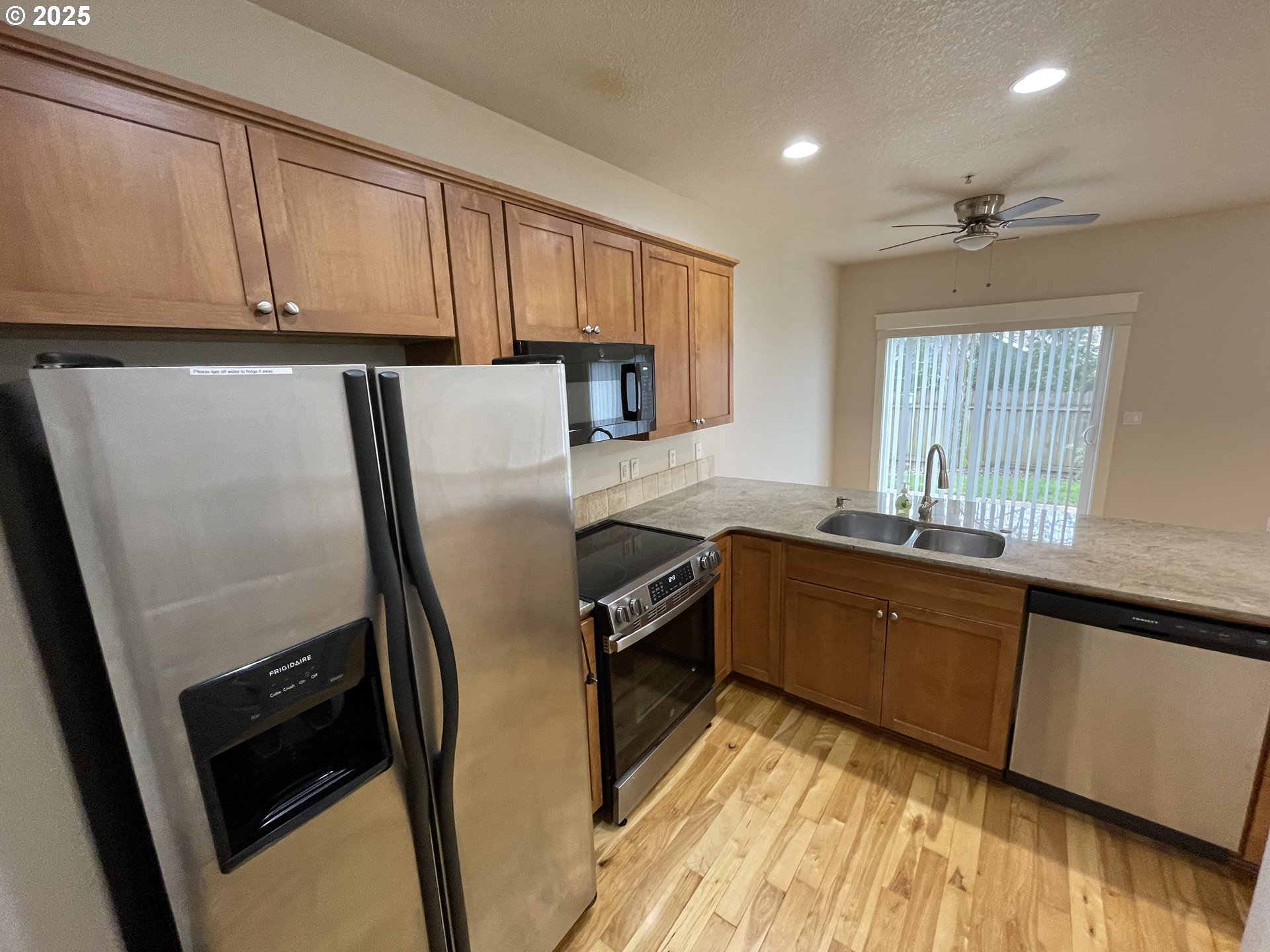 211 Silver Street, Unit 2H Silverton, OR 97381 - Photo 6 of 31