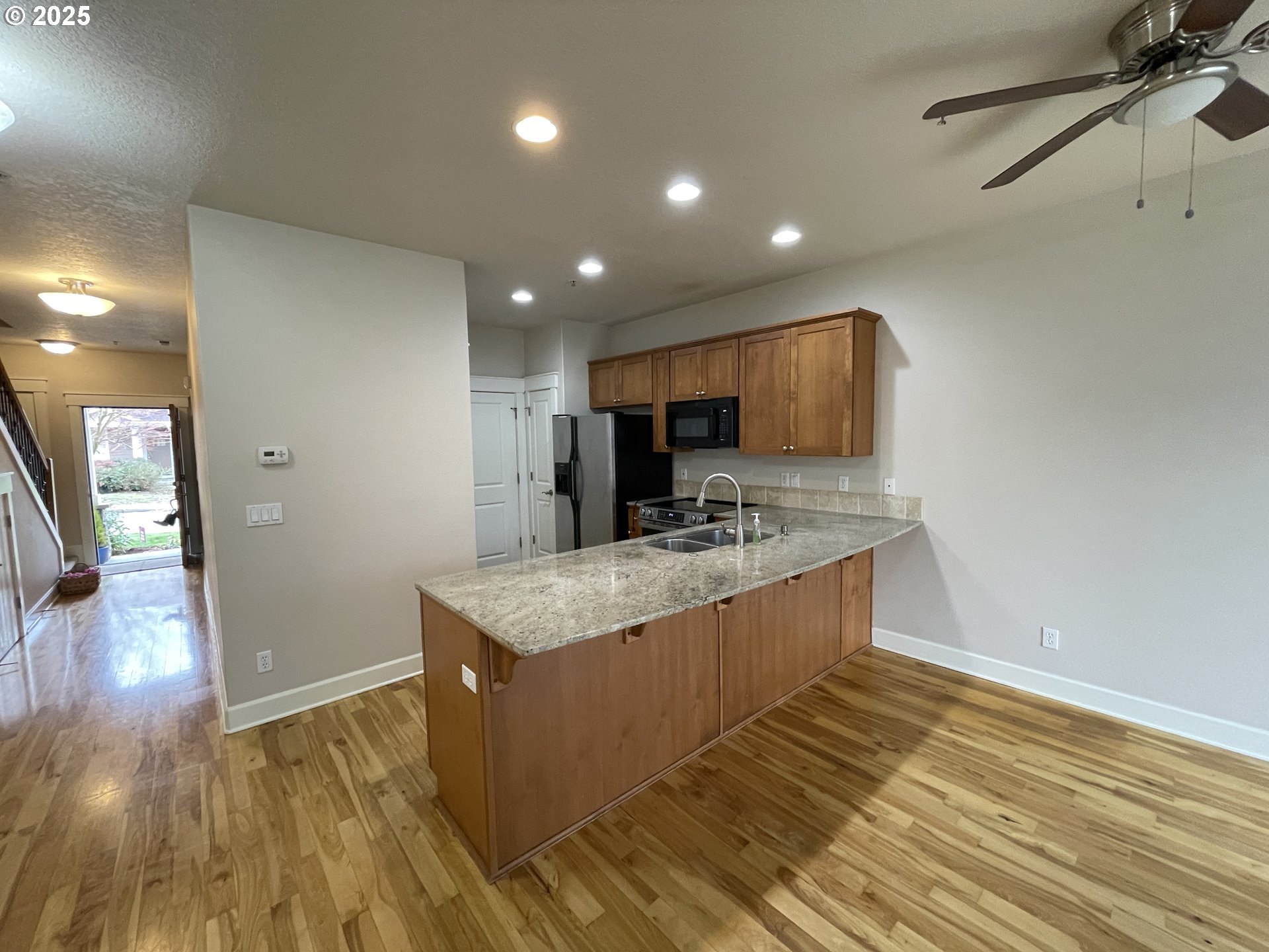 211 Silver Street, Unit 2H Silverton, OR 97381 - Photo 7 of 31