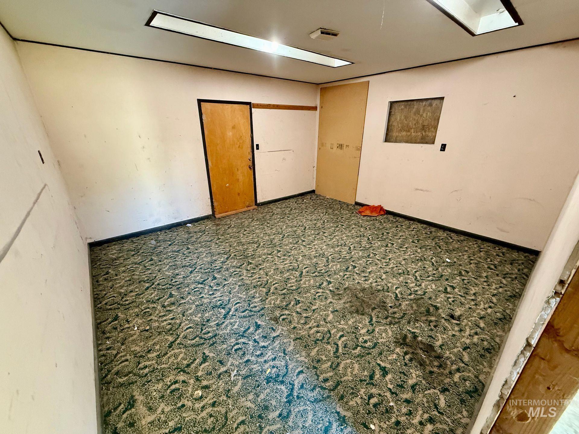 517 12th Street Clarkston, WA 99403 - Photo 16 of 16 View of carpeted empty room