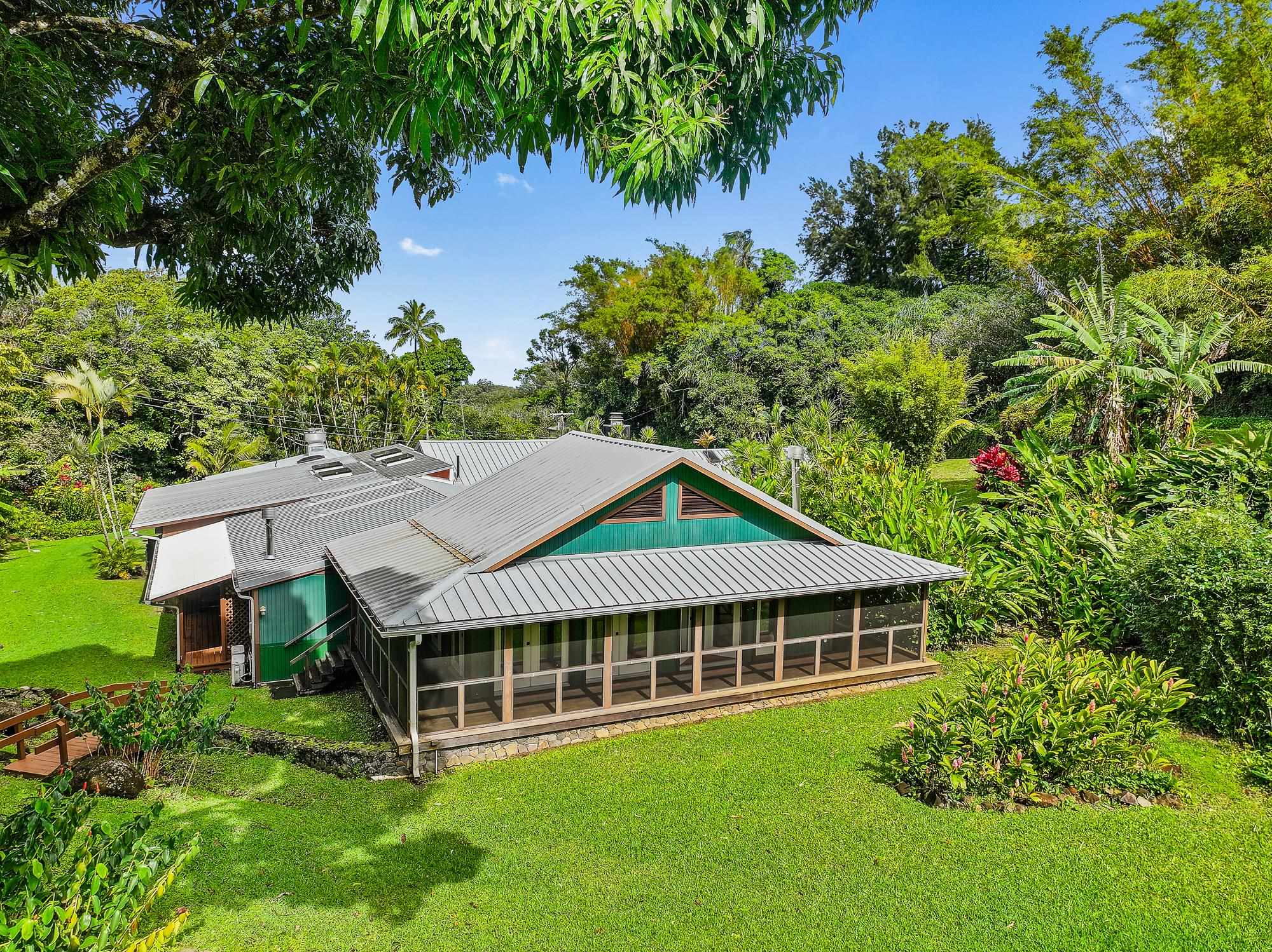 1055 Kaupakalua Road Haiku, HI 96708 - Photo 2 of 46