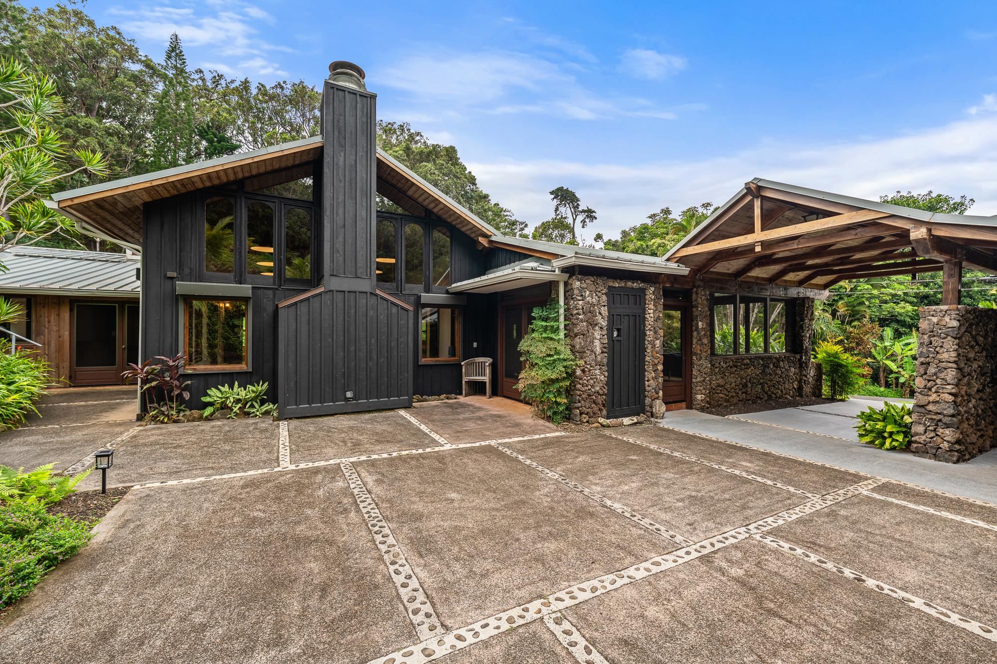 1055 Kaupakalua Road Haiku, HI 96708 - Photo 3 of 46