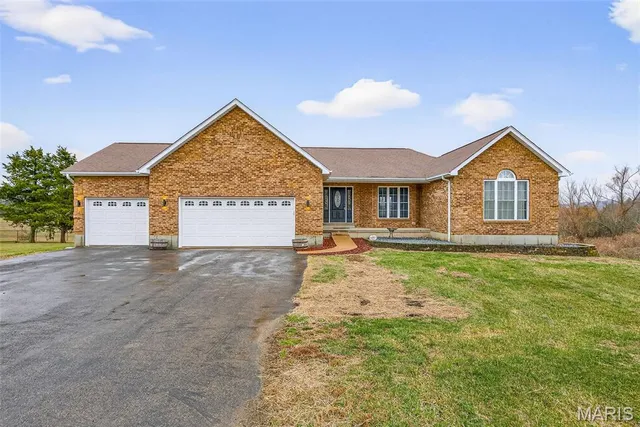 $549,000 | 6 Annie Lane, Farmington, MO 63640
