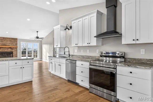 $549,000 | 6 Annie Lane, Farmington, MO 63640