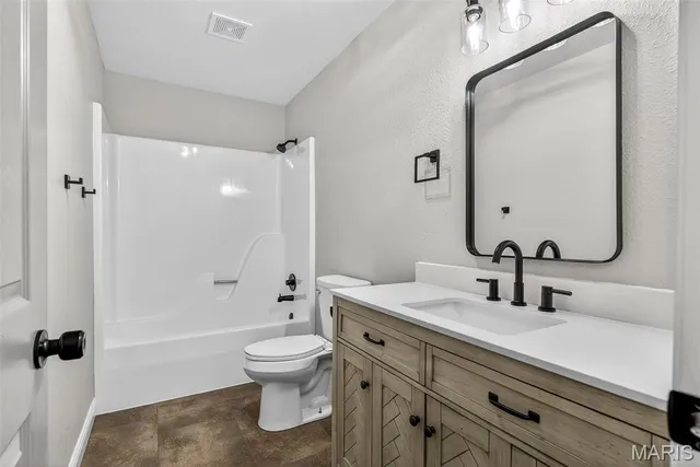 $549,000 | 6 Annie Lane, Farmington, MO 63640