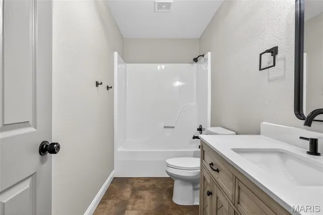 $549,000 | 6 Annie Lane, Farmington, MO 63640