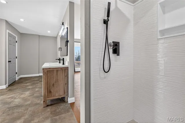 $549,000 | 6 Annie Lane, Farmington, MO 63640