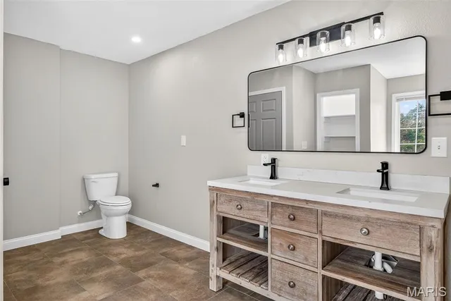 $549,000 | 6 Annie Lane, Farmington, MO 63640