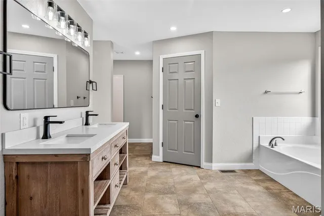 $549,000 | 6 Annie Lane, Farmington, MO 63640