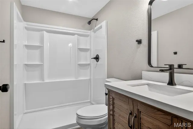 $549,000 | 6 Annie Lane, Farmington, MO 63640